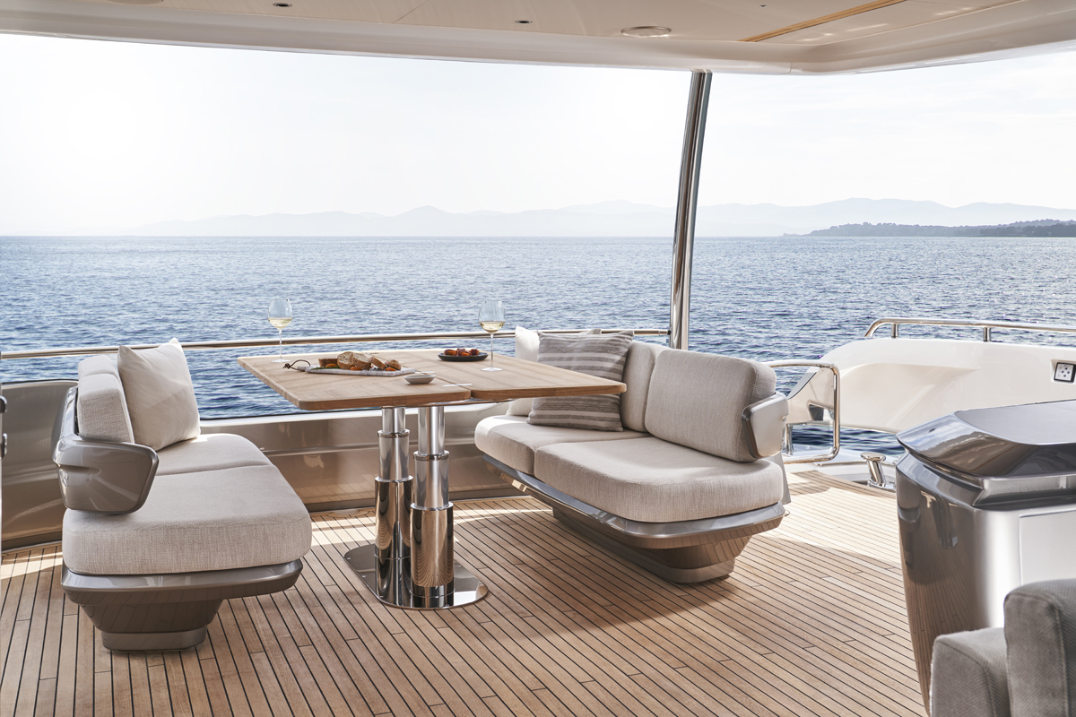 PrincessYachts's tweet photo. Introducing the 'infinity cockpit' to the Y Class. With electrically sliding seating and table mechanism, the infinity cockpit transforms from a relaxed sofa arrangement to an informal dining area.
Discover more: https://t.co/5ZOimgxJIY
#PrincessY85 https://t.co/tEx2cfbBkX