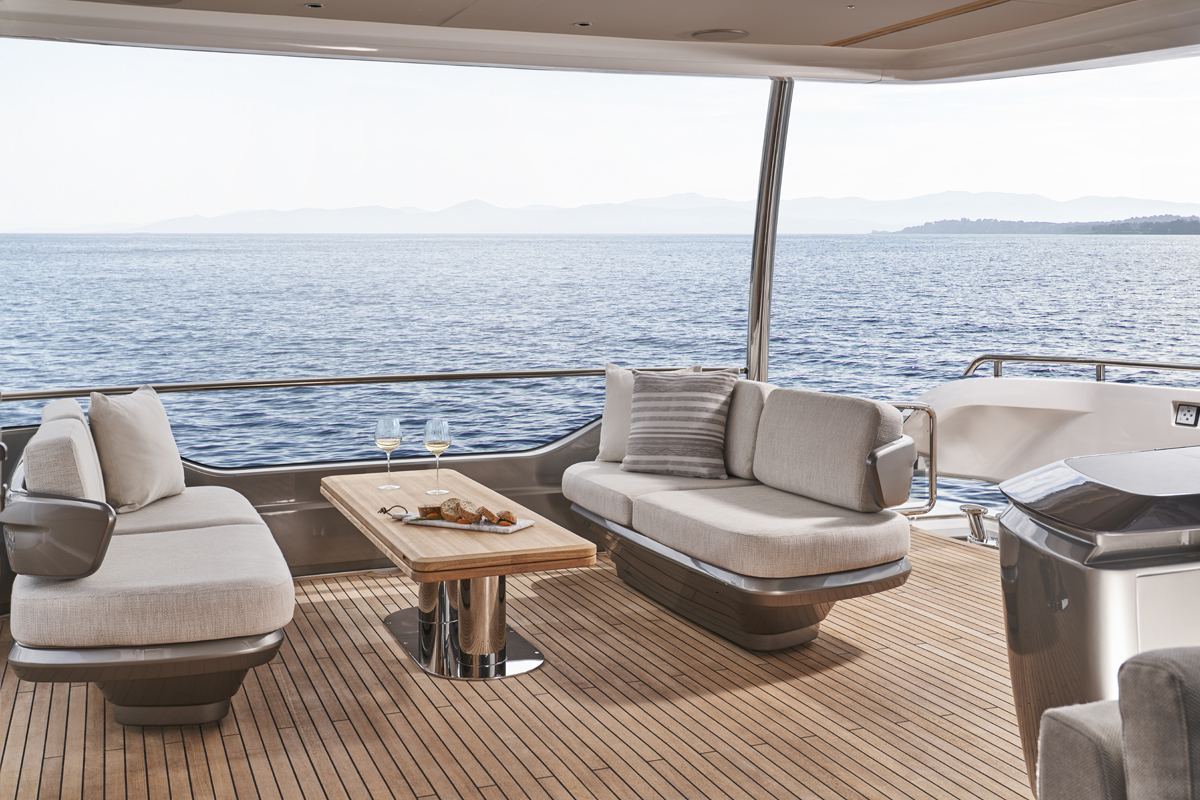 PrincessYachts's tweet photo. Introducing the 'infinity cockpit' to the Y Class. With electrically sliding seating and table mechanism, the infinity cockpit transforms from a relaxed sofa arrangement to an informal dining area.
Discover more: https://t.co/5ZOimgxJIY
#PrincessY85 https://t.co/tEx2cfbBkX