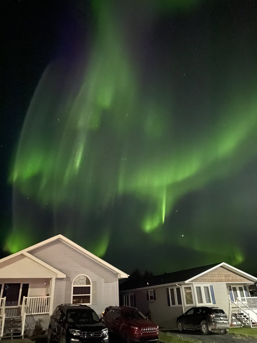 The sky over Yellowknife tonight was on fire. What a show. #aurora #yellowknife #magic #northof60 #CYZF