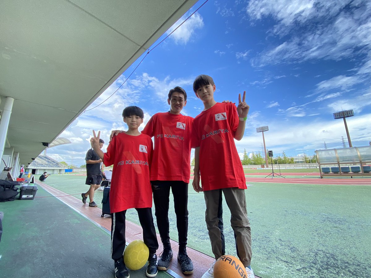 今日はFC刈谷ホームゲームでしゅんぺーあらたパフォーマンスでした
トミーさんと一緒に📷

この後17時からFC刈谷ホームゲームキックオフです！

#FC刈谷
#WARAUマルシェ
#WARAUかりや