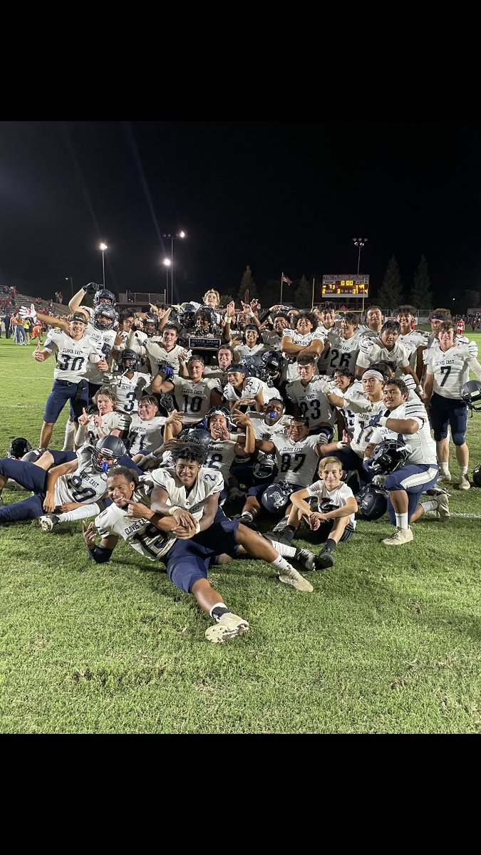 CoachErdman23's tweet photo. #PackMentality #SilverSpear ⁦@ClovisEfootball⁩ https://t.co/Qnvq6p5aYA