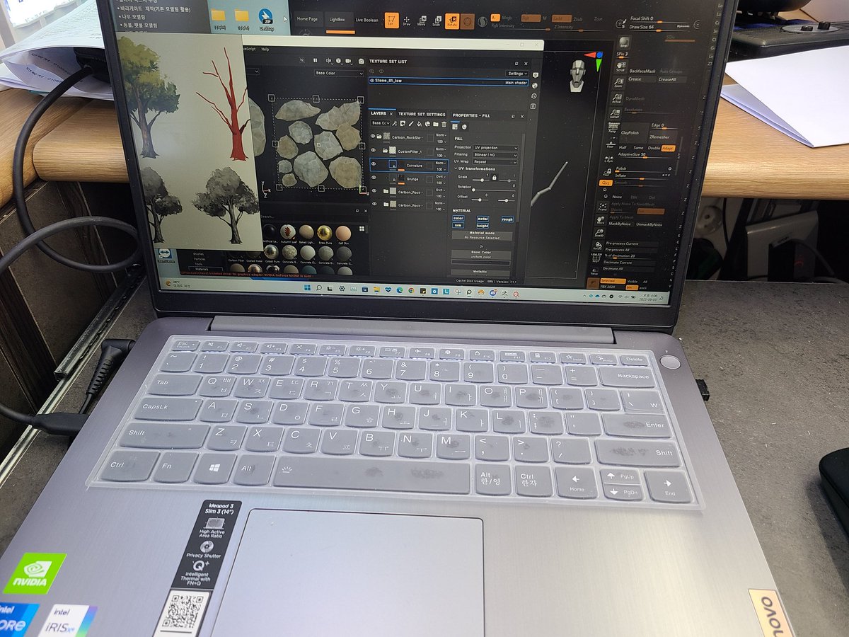 편의점 일하면서 작업 중 ㅋㅋㅋㅋ
집보다 작업 속도는 느리지만
그래도 조금이나마 시간 절약 굿👍🏻