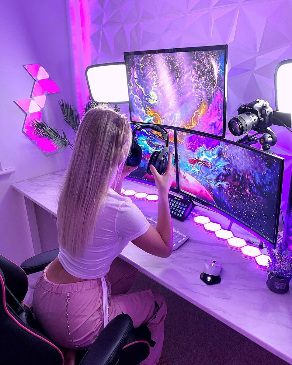 Purple pc setup is back 🙌🏻

#pcgamingsetups #pcgamingworld #gamingmonitors #rgbpc #gamingmonitor #pinksetup #purplesetup #gamingpcbuild #gamingroom #rgblights #pcgamingsetup #gamingstation #girlgamers 
#pcgaming #gaminglife #gamergirls #gamingsetup #gamerlife #purplesetup