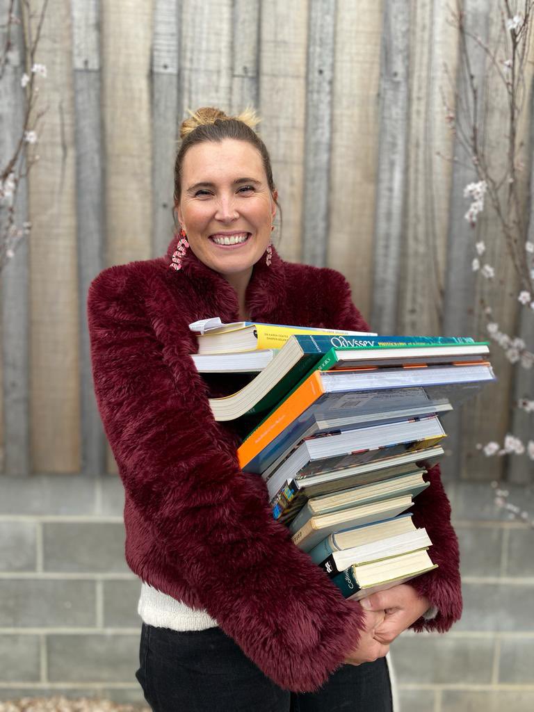 And I went way too hard at the second hand book store at Bendooley Estate. I’m collecting vintage ocean books and my collection is looking fine! 🐠