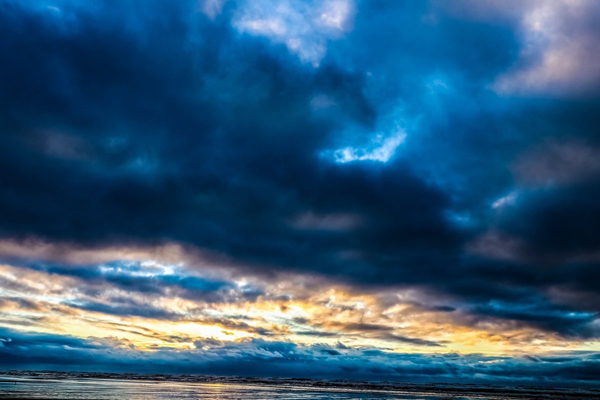 ddurnelljr's tweet photo. @iTheFelizer @JeriLile @kc_native_photo @mlyonphotos @RasPhoto_ @owendcooper @LQ_Photography @L0stinF0cus @kunalmalhotra26 #stunningclouds #photography https://t.co/EgRa26zqHx