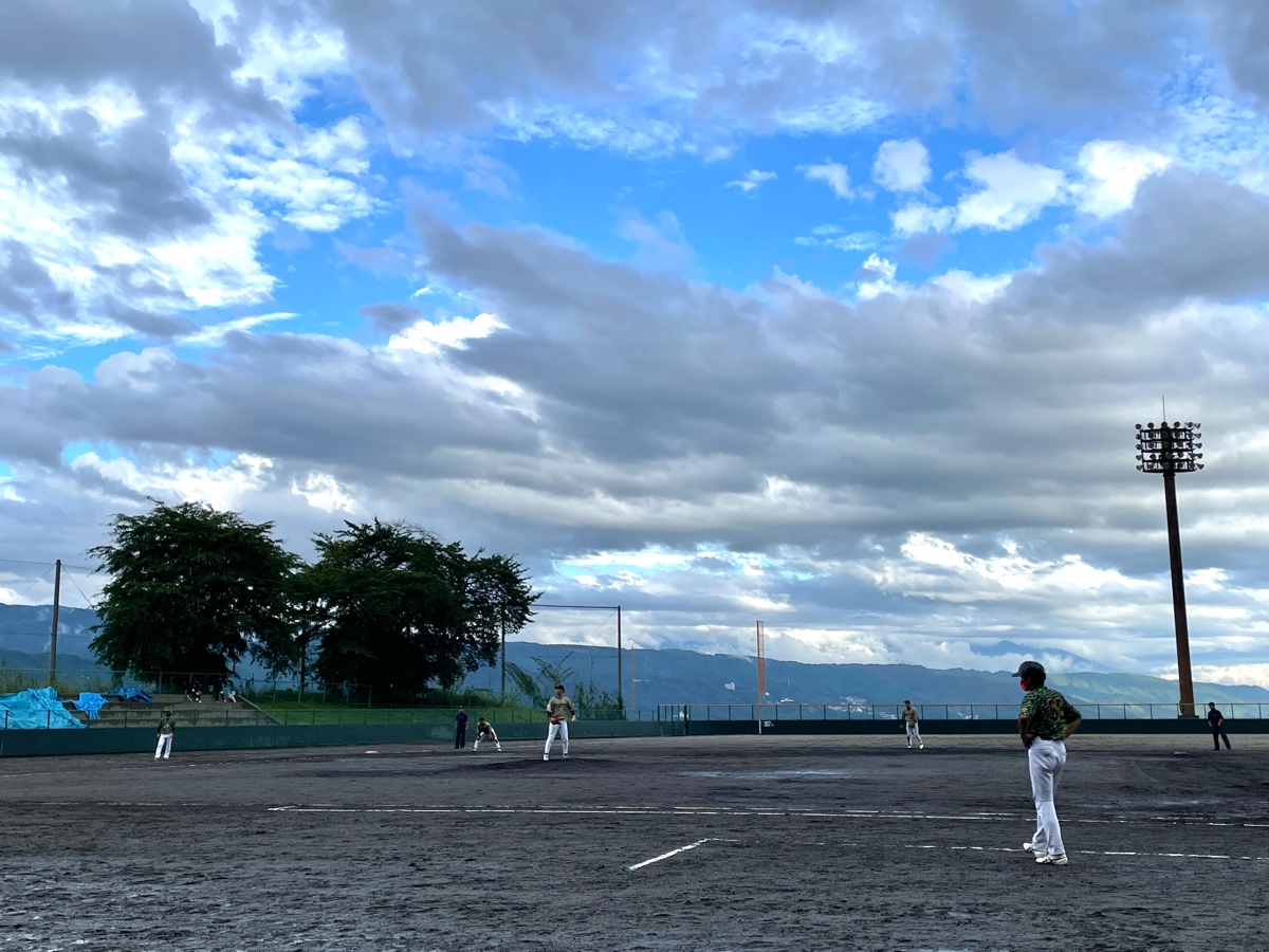 sannippa328's tweet photo. 岡谷市営球場、とても変わりやすい天気ですが、なんとか3試合目まできました！よかった！

3回終了
浅間ベースボールクラブ(開催地) 0-0 南関東日野自動車(千葉) https://t.co/S3amQcRTxc