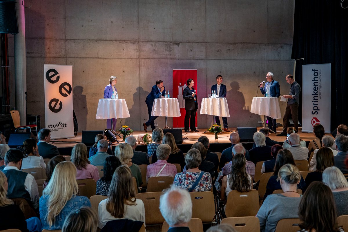 MiriamPutz's tweet photo. 1/2 Hey #Eidelstedt - ihr habt jetzt ein Zentrum!
Habt ihr eins? Füllt das #steeedt, euer neues Haus für Kultur, Bildung und Begegnung am Marktplatz, mit Leben und lasst es zu einem quirligen Ort werden. https://t.co/fhQ2YC22V5