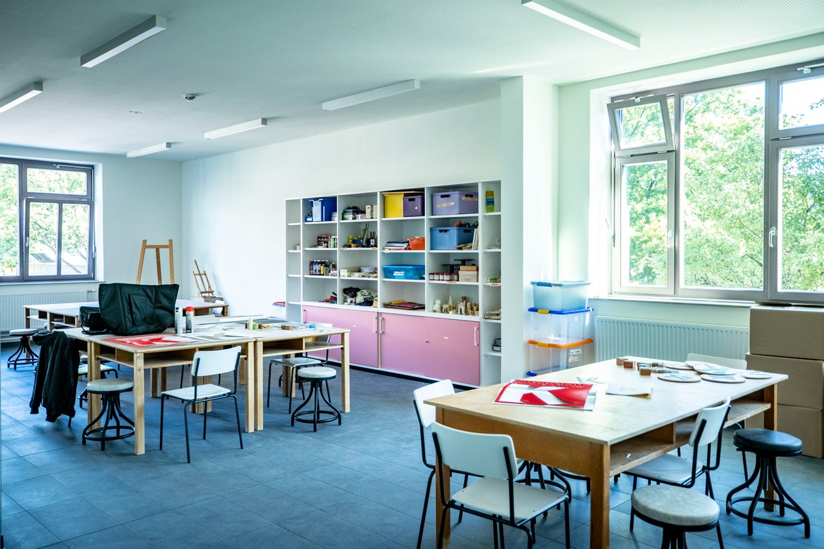 MiriamPutz's tweet photo. 1/2 Hey #Eidelstedt - ihr habt jetzt ein Zentrum!
Habt ihr eins? Füllt das #steeedt, euer neues Haus für Kultur, Bildung und Begegnung am Marktplatz, mit Leben und lasst es zu einem quirligen Ort werden. https://t.co/fhQ2YC22V5