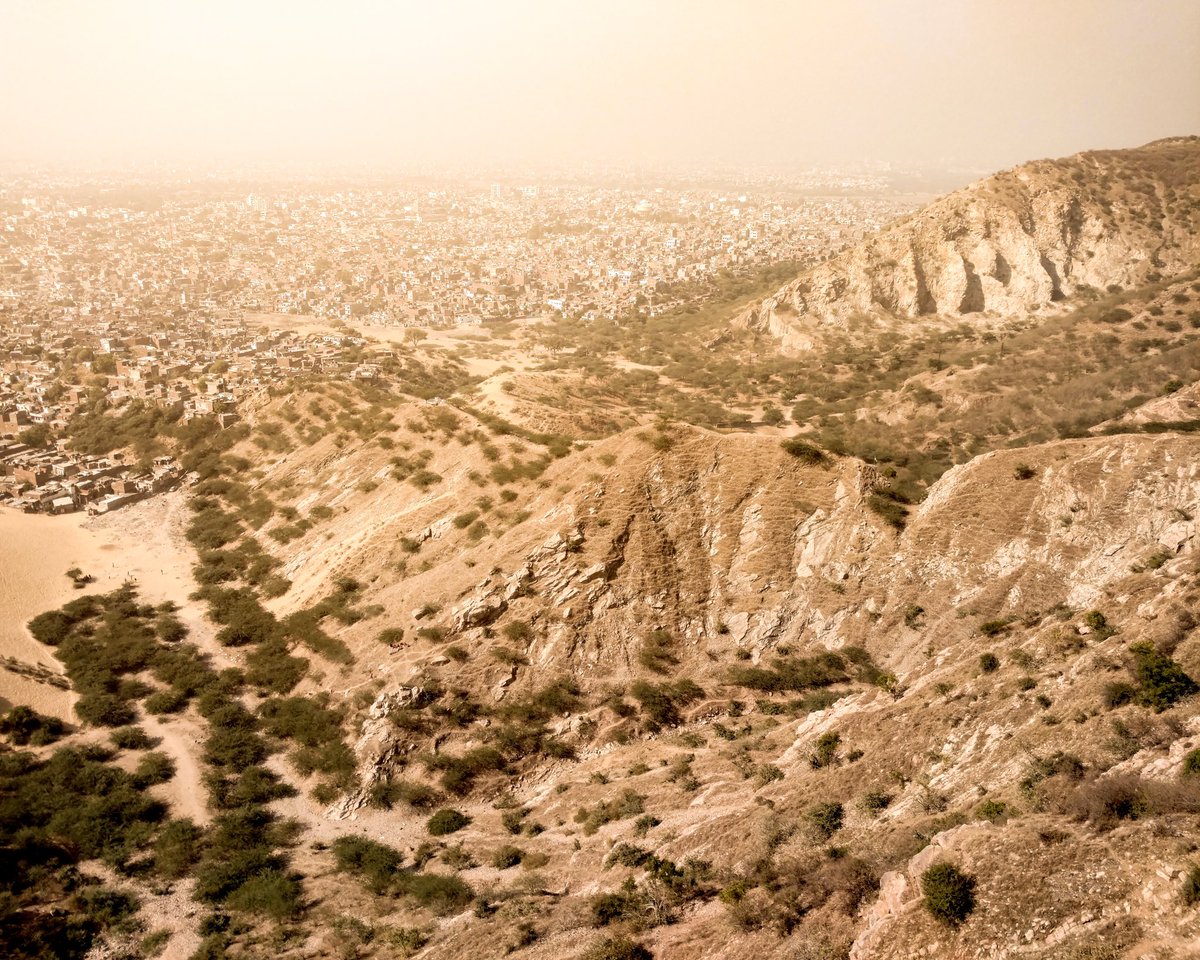 Aditya_Sethia97's tweet photo. A hill in the desert or a sea of sand? ❤️
.
📸: Iphone 12 (lightroom manual camera)
.
.
.
#photographers #photography #travelphotography #travel #iphone12 #Sky #Tranquility #lightroom #snapseed #apple
#TranquilScene #Outdoors #Nature #Desert #Rock #ScenicsNature #Landscape https://t.co/EBqRDyv9qi