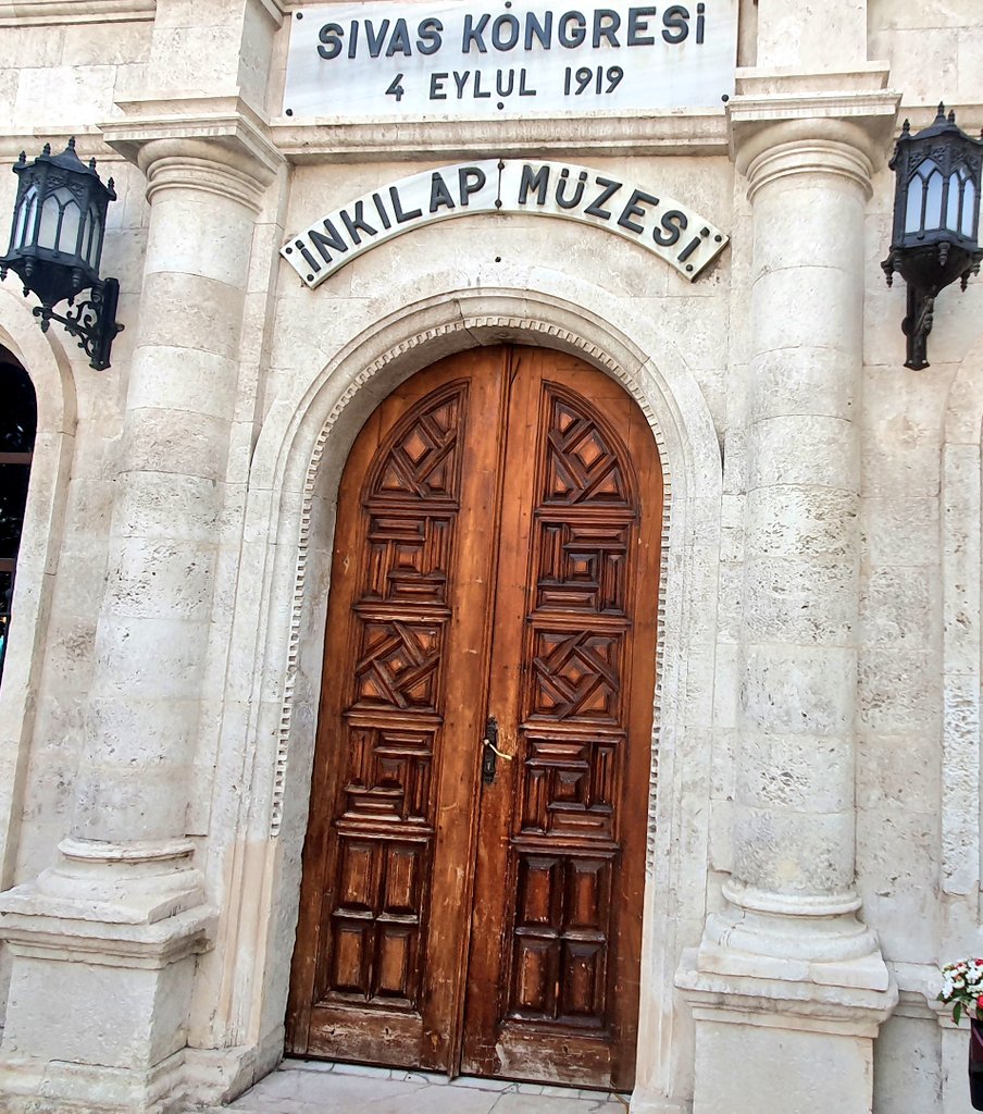 Sivas Kongresi'ni toplamak için Atatürk'ün giriş yaptığı kapı..

<a href="/SMEYDAN/">Sinan Meydan</a>
satır satır anlatıyor..

#halktvdetarihiyayın
#sivaskongresi103yaşında

<a href="/halktvcomtr/">Halk TV</a>