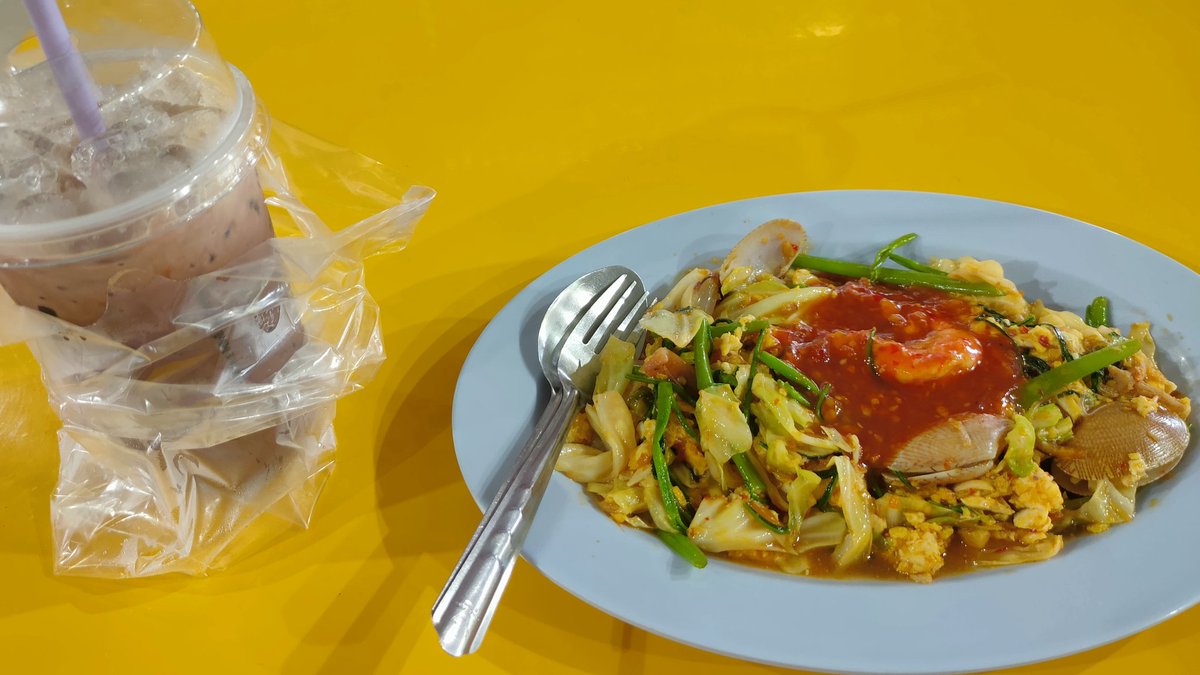NICEFORNP's tweet photo. กินข้าวคนเดียว ก็แฮปปี้ดี☺️ https://t.co/nYRZqVKFUr