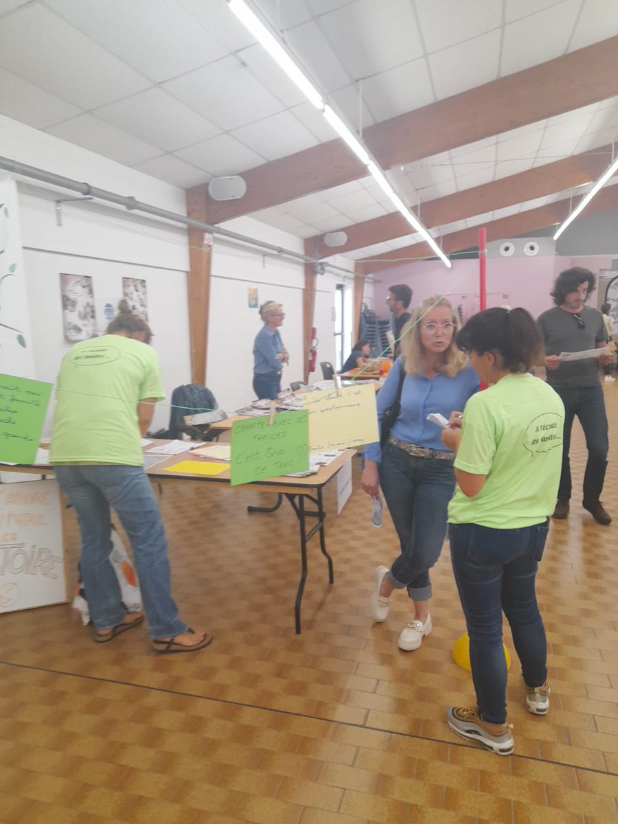 msacn1450's tweet photo. L’équipe de la charte avec les #familles présente au forum des associations du territoire #Lessay #Periers #LaHaye. Ensemble, porteurs de parole pour mesurer l’impact des actions menées auprès des familles. @cdc_cocm https://t.co/ofSGbLdwPY