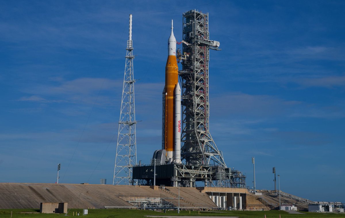 esa's tweet image. 🚀 Let's go to the Moon today! 

⏰ Today, 3 September, 19:17 BST/20:17 CEST

📺 Watch the #Artemis I launch live on #ESAwebTV from 17:15 BST/18:15 CEST👉esawebtv.esa.int 

GO ARTEMIS 👉esa.int/Science_Explor… #WeAREGoing #ForwardToTheMoon