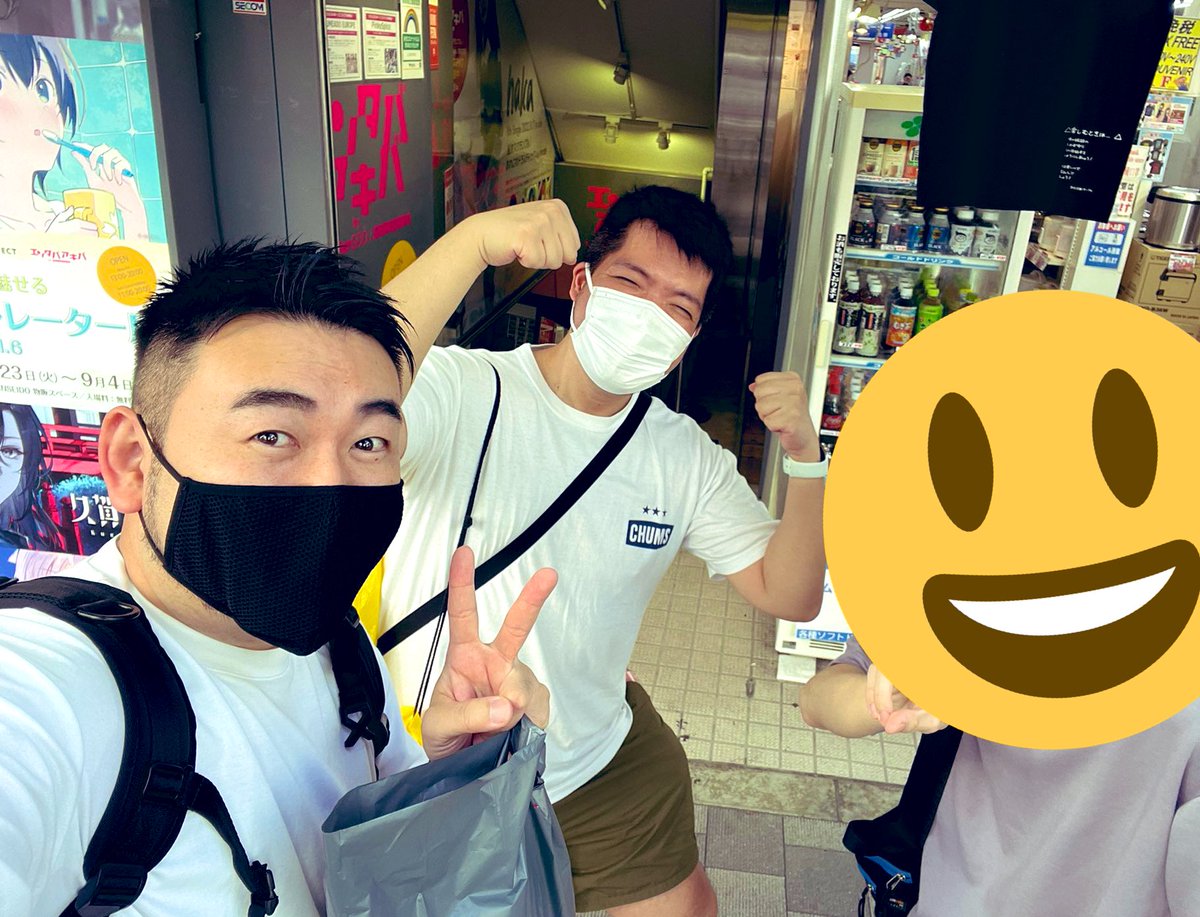 daikorin1979's tweet photo. エンタバアキバにてダイヅっちを捕獲‼︎(目立つw)
2人で店内物色してたら、はじめましてのあるせ君が声を掛けてくれました🐼 https://t.co/yoienE0TL1