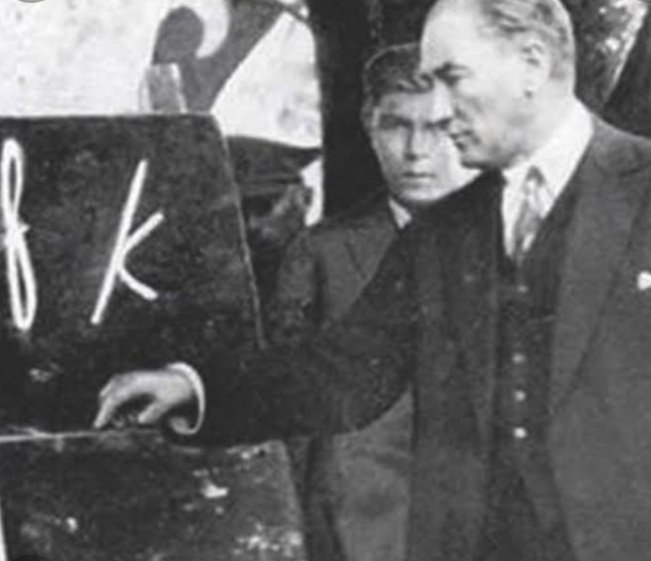 Öğretmen; ömrünü başka ömürlere adayandır. Ömrünü aydınlık geleceğimize adayandır. Ömrünü medeniyet yoluna adayandır. Varlığını Türk varlığına adayandır. 
#ogretmenlersusmayacaklar