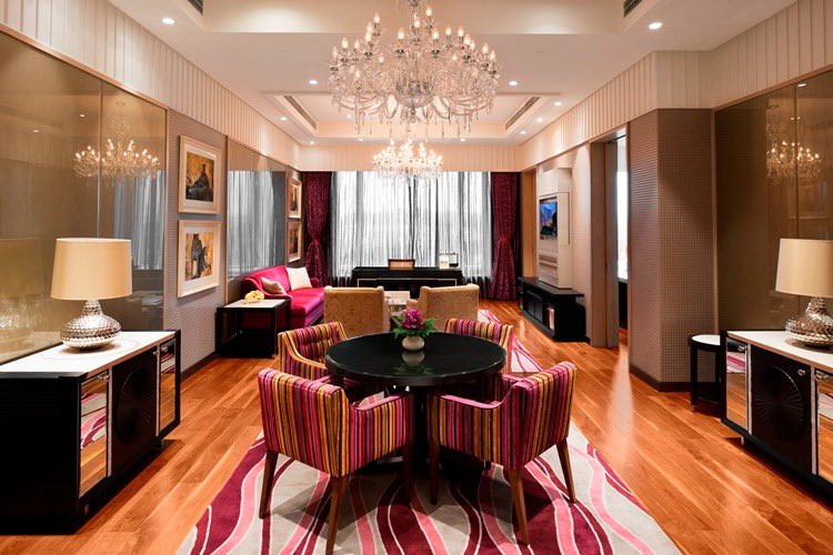 TajSantacruz_'s tweet photo. Give yourself a much-needed break with a splendid staycation in utmost luxury and comfort only at Taj Santacruz.
Book your suite now!
#TajSantacruz #TajHotels #RoomWithView https://t.co/iYwht1TZuM