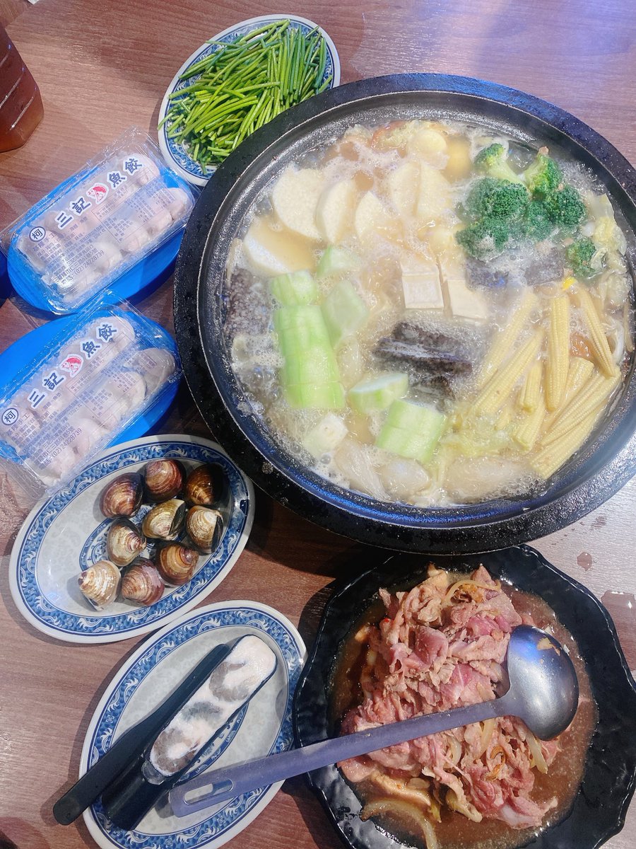 katielee165's tweet photo. Duck 🦆肉とお鍋です。❤️
#Taiwan #food #taipei #taiwanfood https://t.co/YWum6tahL1