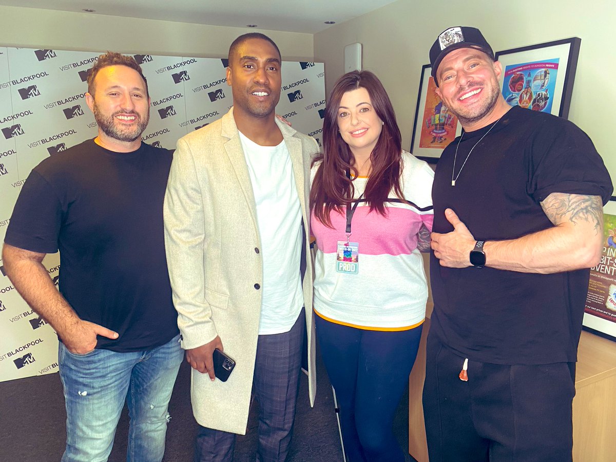 RadioStacey's tweet photo. Couldn’t not get a picture with @officialblue! I was lucky enough to meet them at Blackpool’s Illuminations Switch On last night. Such nice genuine guys ☺️💙 #OneLove #Blue #Blackpool #SwitchOn22 https://t.co/h0QELtjKOT