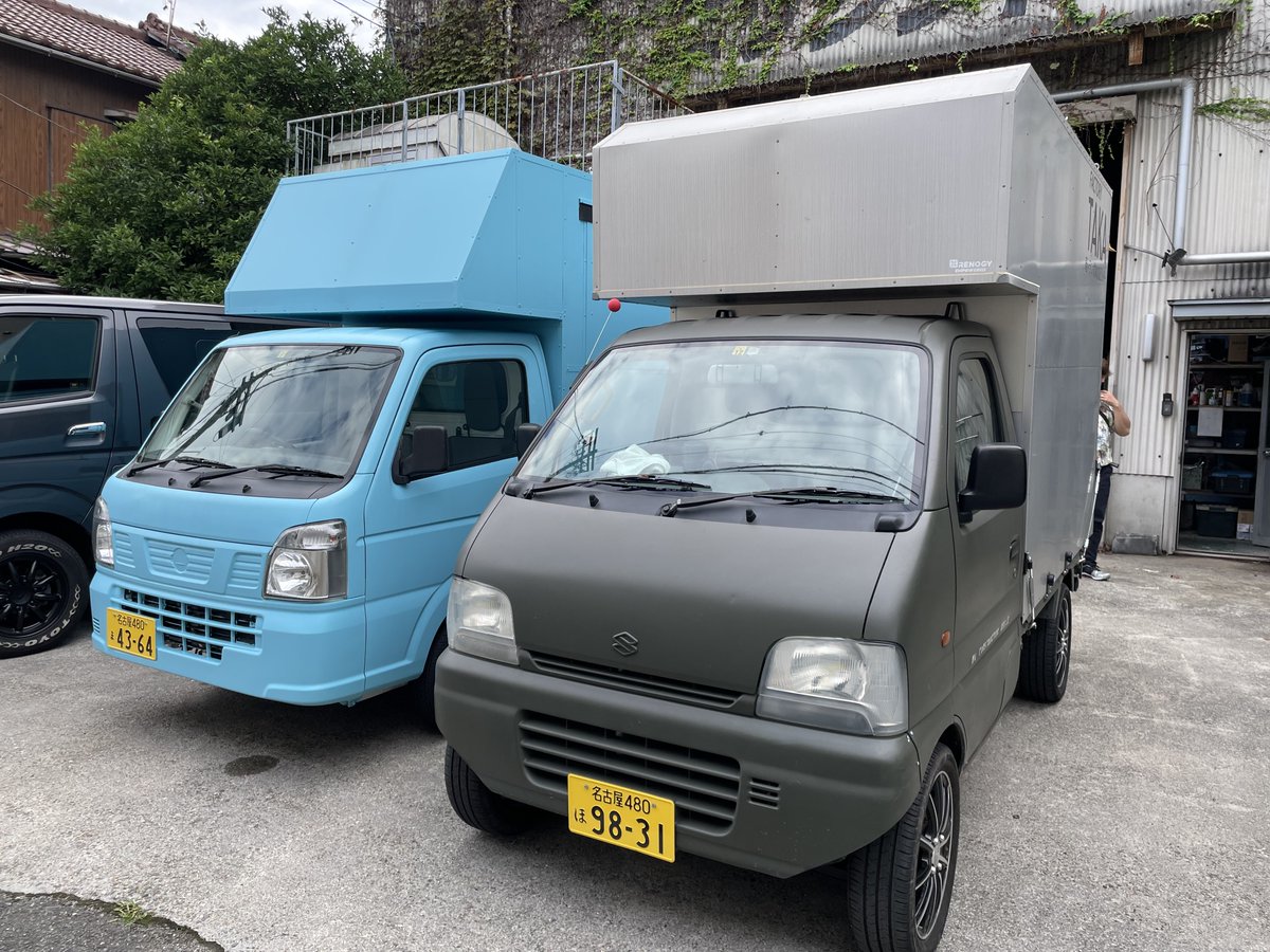 FACTORYTAKA1's tweet photo. 異種兄弟そろいまして。軽トラ箱談義（談義は特にしていない） https://t.co/ktGSQMlu3M