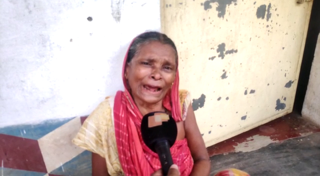 otvkhabar's tweet photo. #ମୋ_ପୁଅକୁ_ମାରି_ଦେଇଛନ୍ତି_ମା
-କଟକ ପକ୍ସୋ କୋର୍ଟ ବିଚାରପତି ସୁବାସ ବିହାରୀ ମୃତ୍ୟୁ ମାମଲା
-ମୋ ପୁଅକୁ ମାରିଦେଇଛନ୍ତି ବୋଲି ଅଭିଯୋଗ କଲେ ସୁବାସଙ୍କ ମାଆ
-ପୁଅକୁ ଘରକୁ ଛାଡୁନଥିଲେ, ମୋ ସହ କଥା କରାଇ ଦେଉନଥିଲେ
-ବୋହୂ ଏବଂ ତାଙ୍କ ଭାଇ ମାରିଦେଇଛନ୍ତି ବୋଲି କହିଲେ ମାଆ
#Judgedeathcase #OTV https://t.co/Ium6hJbcfo