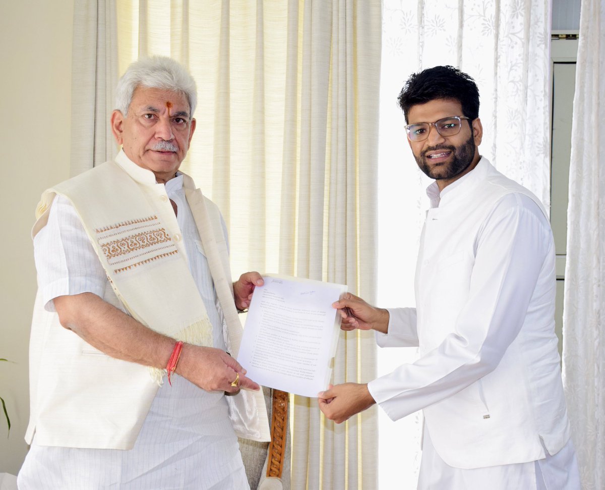 GuftarAhmedCh's tweet photo. Met his excellency Lieutenant Governor J&amp;K @manojsinha_ sb at Raj Bhawan Jammu &amp; submitted a memorandum regarding issues of Kotranka, Budhal, Khawas area in particular &amp; PeerPanjal in general. Also discussed various issues of Youth.  #JammuAndKashmir. https://t.co/ByVvIixtWs