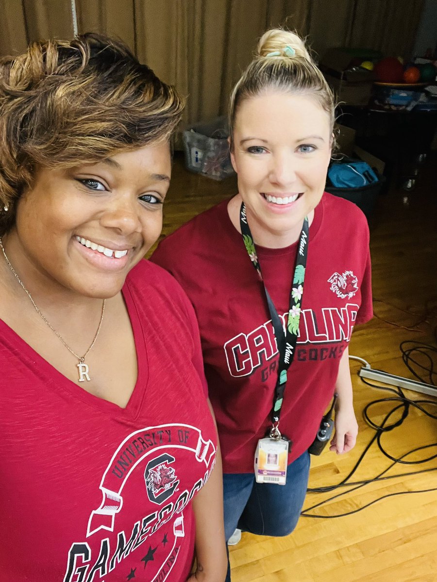 R1ForestHeights's tweet photo. #R1CollegeColorsDay and #AVIDFriday! https://t.co/3QNWM5CrBZ