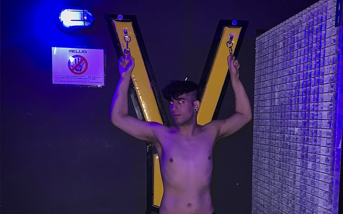 Acabar en Madrid asi para ser tu juguetito séxual? #bdsm #madrid #teen #adolescente listo para sesiones