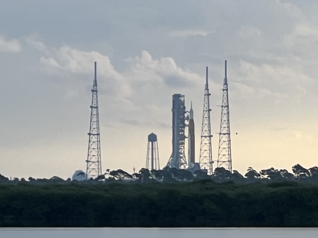 Ulmer4Liberty's tweet photo. @ismh Artemis I on the pad. Hydrogen team still working on reseating QD connection maybe we get a launch! https://t.co/od695Z8wdW