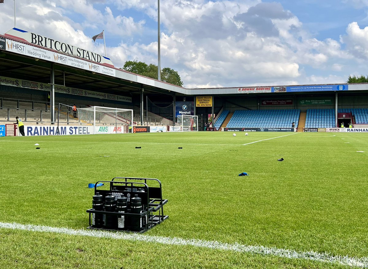 How will struggling @SUFCOfficial respond to the sacking of boss Keith Hill after five straight defeats? 
I’m back on @NonLeaguePaper duty at Glanford Park this afternoon as the Iron host a @BOREHAM_WOODFC team who have lost just once in six outings this season. All to play for!