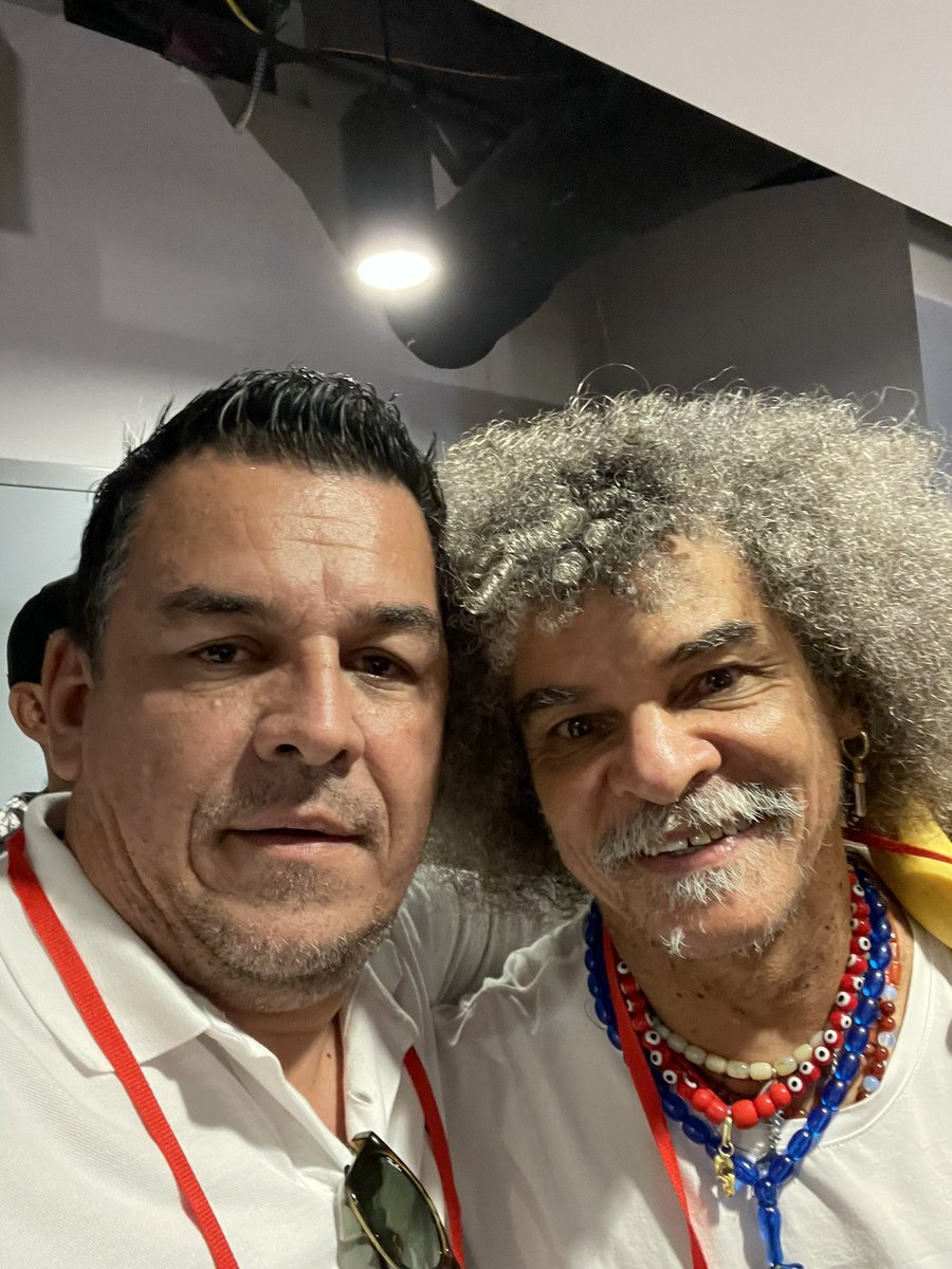 juanc_alba's tweet photo. Gracias a @elknalla23 por el hermoso regalo desde santa Marta! Los dos referentes más grandes que ha dado esta hermosa tierra , @FALCAO y @PibeValderramaP y aproposito Pibe , feliz cumpleaños!! https://t.co/iDgArYEBb2