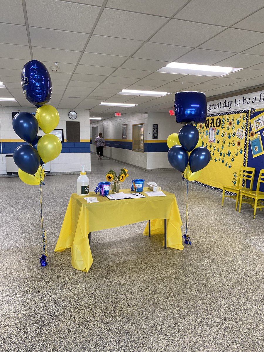 Hornetslearn1's tweet photo. Welcome to our newest hornets @HCSHORNETS Meeting our PK students and their families is such a great way to kickoff the 22-23 school year! #Classof36 https://t.co/KgSTbn5l8q