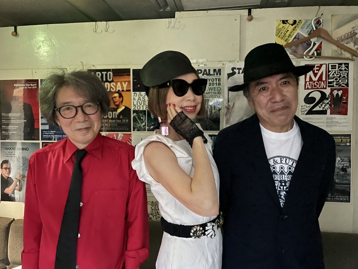 potarock's tweet photo. 京都メトロ、楽屋にて。みんなイイ感じだね。 https://t.co/rM3bRoAHVG