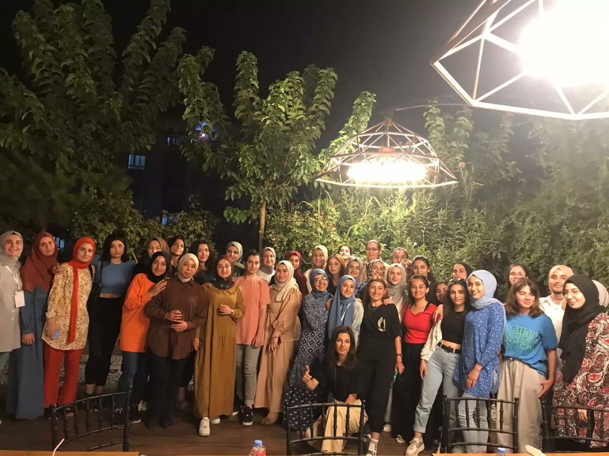 DamlaVolunteers's tweet photo. Damla Gönüllülük hareketi 129.Dönem| Gönlü Zengin Petrol Kent #batman 1.Gün Güncesi 📃

Sadece havası değil insanlarının sıcak olduğu şehir,Gönlü Zengin  katılımcılarımız sadece ülkemizin değil, Dünya’nın öteki ucundan gelen uluslararası arkadaşlarımızla birlikte başladı. https://t.co/sg0QxB7zWR