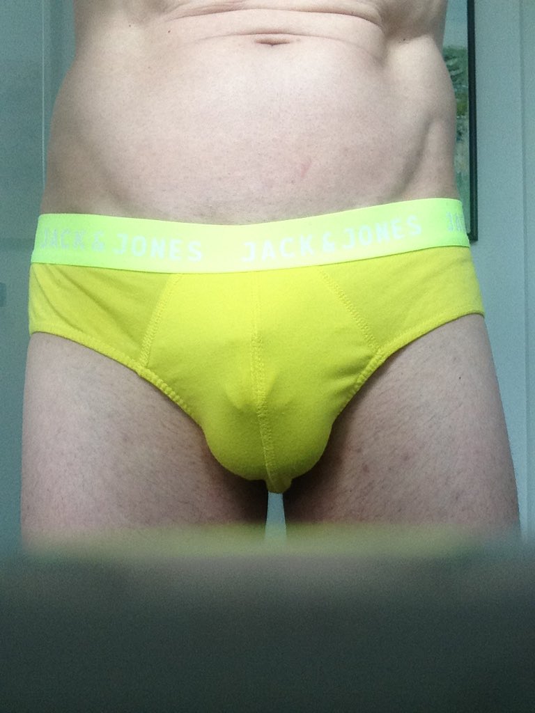 sissyfox_dk's tweet photo. Yellow is a neutral colour. Mostly I feel neutral, but sometimes I feel a feminine side of me and I sometimes like cross-dressing, just to remove myself even more from the Male gender. #caged #cagedboi #cagedfag #teamlocked #chastity #chastitydevice #eunuch #castrated #lessermale https://t.co/ifTrO84m2D
