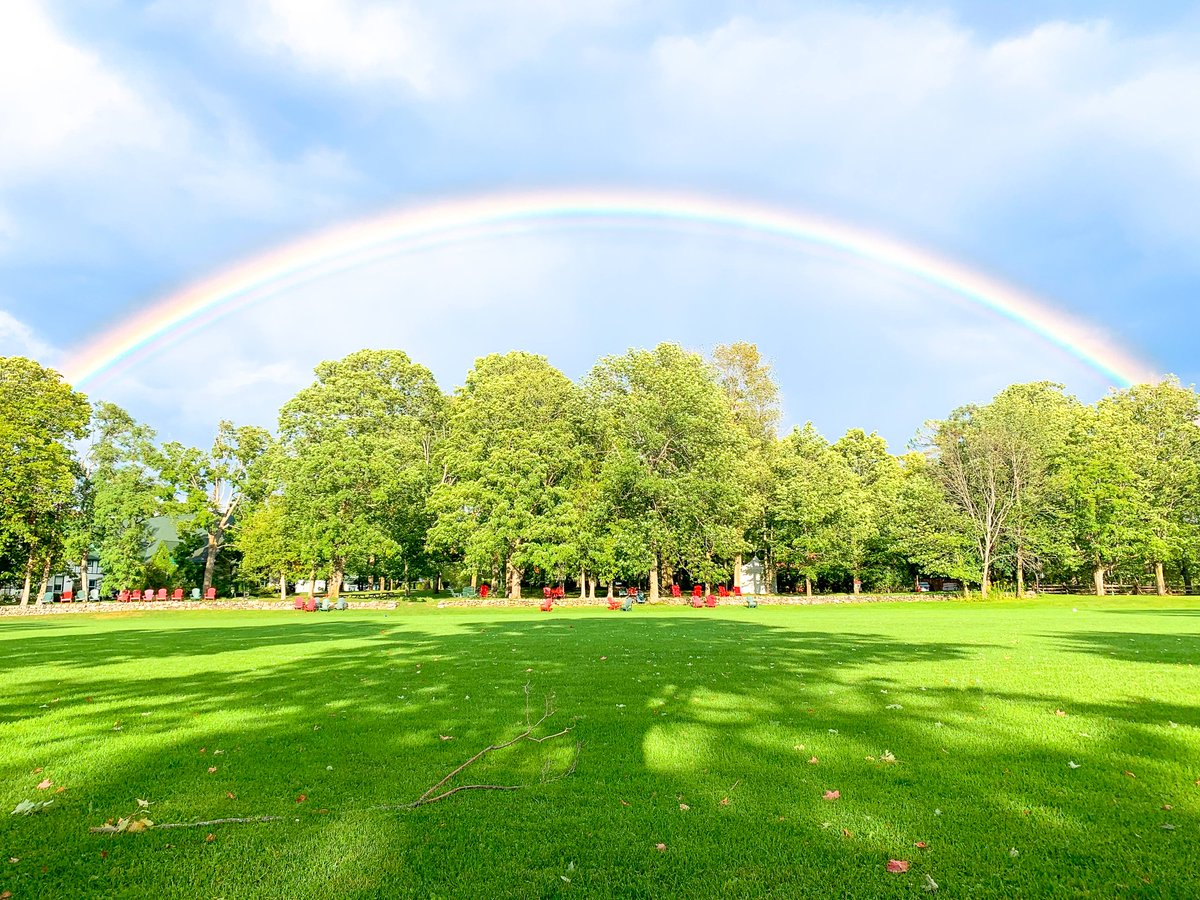 Wishing you a wonderful last weekend of summer break! Enjoy this beautiful rainbow shot, captured by Max '23 this week 🌈

#LakefieldCollege