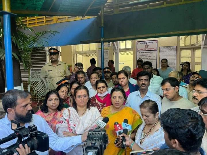 MumbadeviYuva's tweet photo. Justice is served!
As per demands made by ShivSena/ Yuvasena Womens' wing about the inhumane &amp; audacious assault by MNS official Vinod Argile on Smt. PrakashDevi Bohra - Section 354 IPC were duly imposed on habitual offender Argile.
@AUThackeray https://t.co/6AE91yfFGS