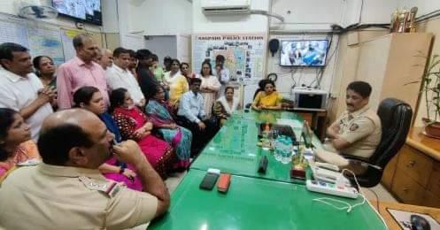 MumbadeviYuva's tweet photo. Justice is served!
As per demands made by ShivSena/ Yuvasena Womens' wing about the inhumane &amp; audacious assault by MNS official Vinod Argile on Smt. PrakashDevi Bohra - Section 354 IPC were duly imposed on habitual offender Argile.
@AUThackeray https://t.co/6AE91yfFGS