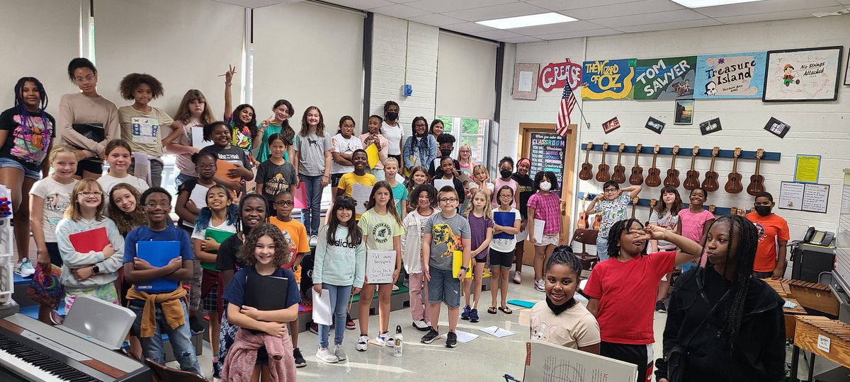 PasquaMusic's tweet photo. 1st day of WA choir rehearsals with these awesome 4th and 5th grade singers!  What a great rehearsal! @western161 @Flossmoor161 #d161learns #d161music https://t.co/fFUjvP21Dt