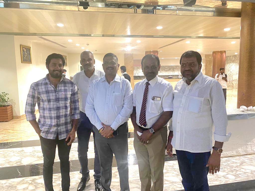 thanjaijeeva's tweet photo. தமிழ்நாடு மற்றும் பாண்டிச்சேரி மாநிலம் முழுவதும் அதிவேக இன்டர்நெட் , IPTV, OTT சேவை வழங்கும் DNet நிறுவன தொடக்க விழா. கேபிள் டிவி ஆபரேட்டர்களின் வாழ்வாதாரம் காத்திட மருத்துவர் செந்தில்நாதன் அவர்களின் கூட்டு முயற்சி வெற்றியடைய வாழ்த்துக்கள்.
#Dnet #thanjaijeeva #internet https://t.co/6m3fz6MGDp
