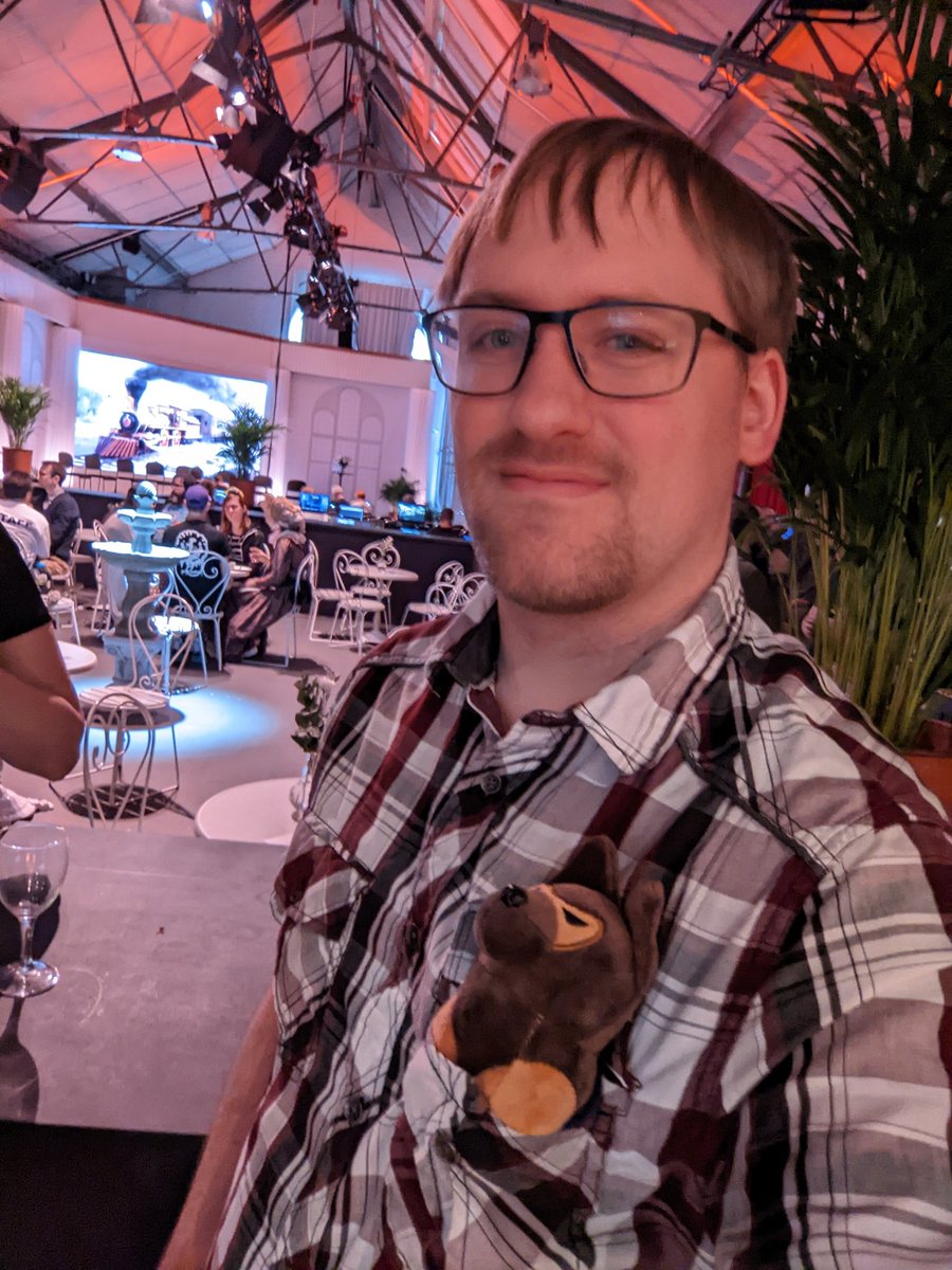 BlaneHumphries's tweet photo. Picked up a K-9 pal.
#PDXCON2022 #pdxcon https://t.co/G8t4B7HZeL
