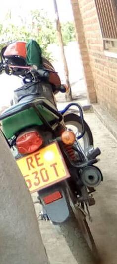 nomiiiso's tweet photo. Mwiriwe, mufashe Uyu muvandimwe waraye yibwe ipikipiki ye, bayitwaye muriri joro ryacyeye — Nyagatare/Rwimiyaga/Rutungu
Plate: RE 530 T

Uwayibona yahamagara +250788691295 

Please retweet 🙏🏾 https://t.co/ZTnpCDxCMX