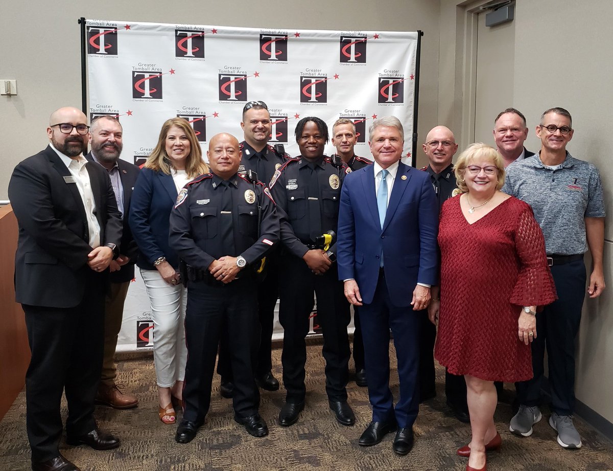 m_salazarzamora's tweet photo. The @tomballchamber held a standing room only luncheon yesterday to discuss healthcare. Thanks for recognizing our @TomballISD SROs. I’m proud to serve as a board member of the Chamber and enjoyed sitting with two fantastic TISD board members. @pratt_michael &amp; Lee McLeod https://t.co/lav3b5wE2d