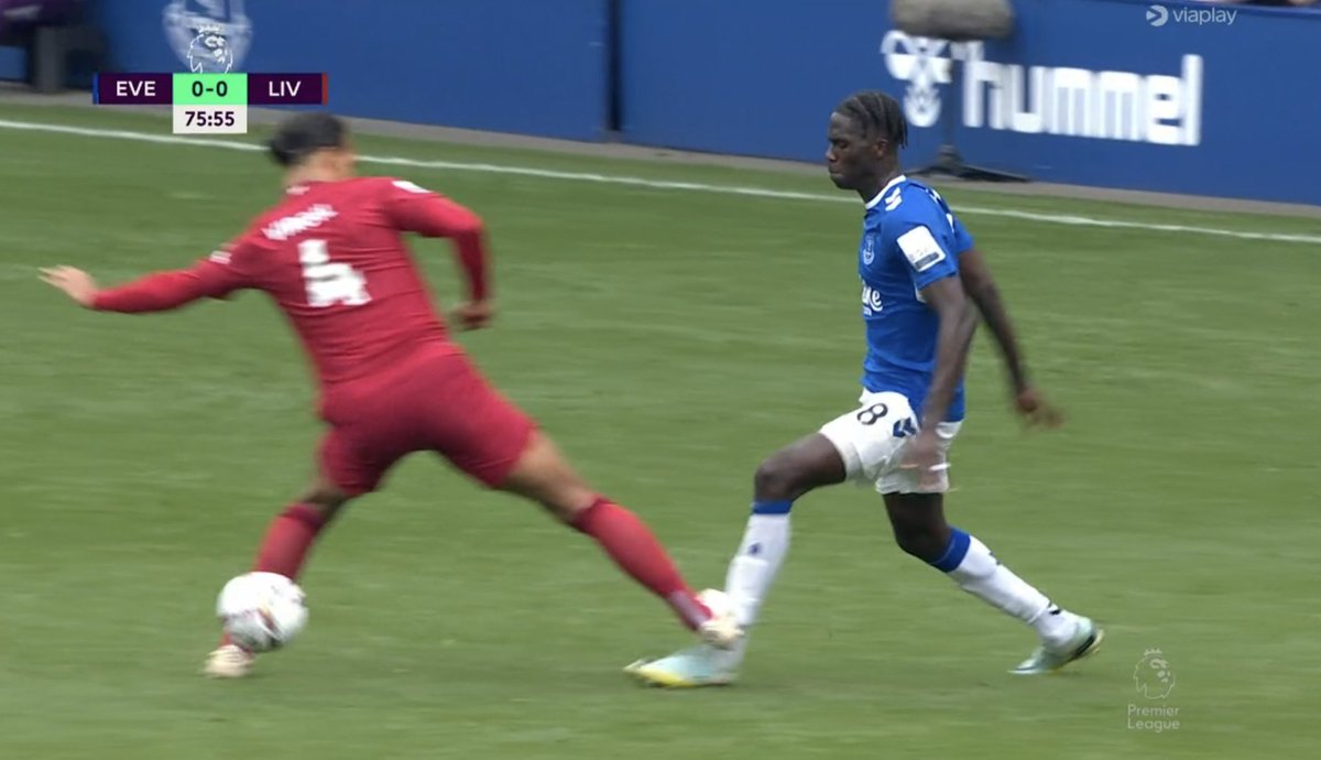 PoorEPLreferees's tweet photo. Yes, that should have been a red card for Van Dijk after a dangerous challenge on Onana https://t.co/7OJQprSsGi
