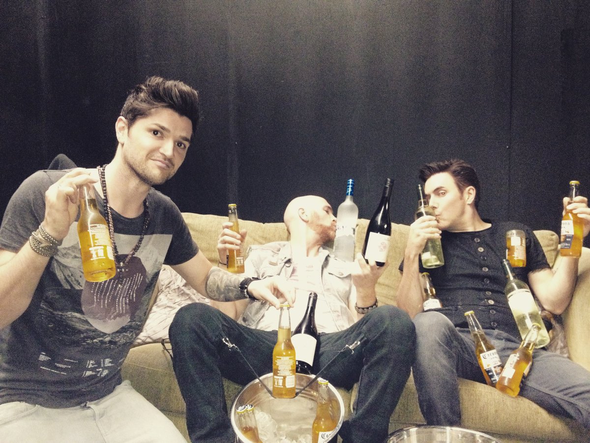 glenofthepower's tweet image. Sept - 2012 - Australia - Celebrating slightly! 🤨🥂Everyone liking the new video? Kudos to @thescript_danny &amp;amp; @shootthesound for such a great result! 👏👏👏