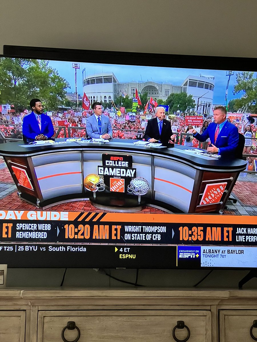 PatMcAfeeShow's tweet photo. Man… GameDay is on campus… PLACE IS PACKED.. full slate of games on the docket

🚨FOOTBALL IS ALL THE WAY BACK🚨

🗣🗣 O-H https://t.co/OYQpAAflfZ