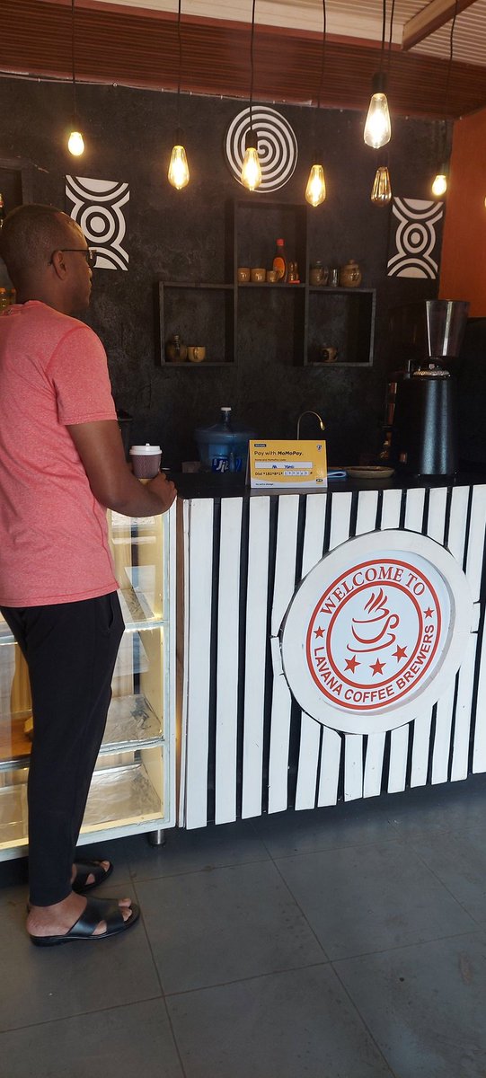MutabaziRich's tweet photo. Small &amp;beautiful, #Lavana offers coffee at its best. Located at the main road right in Kanzenze centre, Ntarama, you will not regret a short stop-over: coffee, snacks, smoothies...
A drive-through is recommended🙏🏿.
Taking pleasure seeing our city grow in all angles.
#WeekendMood https://t.co/HV1PmKxS0X