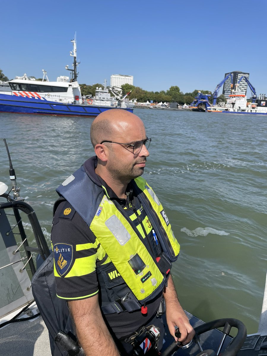 DJ_Grootenboer's tweet photo. Mooie momenten van het werken bij de @POL_Zeehaven tijdens de @Wereldhavendgn #rotterdam #onzehaven https://t.co/tprWTqb0jy