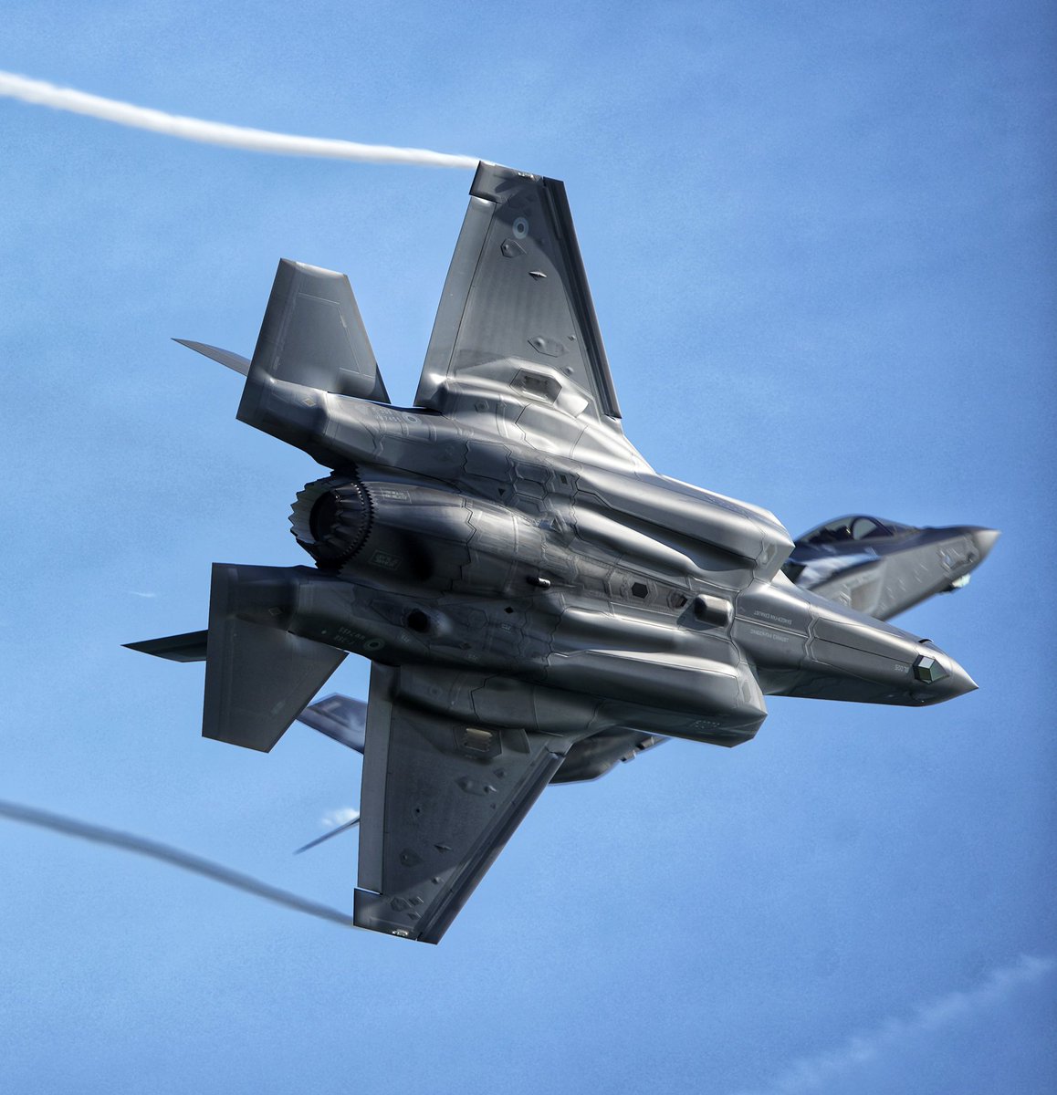 Ma questo #f35 quanto ci piace ?
<a href="/ItalianAirForce/">Aeronautica Militare</a> @AirForceMag