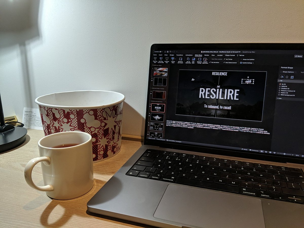 AliceBallePro's tweet photo. Practicing psychological resilience and working on it at the same time. #osaka #englobe2022 #rethinkingclusters https://t.co/VYnkTielDc