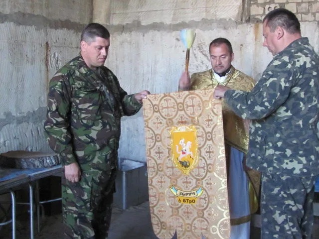 LaurentBrayard's tweet photo. Images du bataillon #Zbroutch bataillon territorial d'#Ukraine formé dans la région de #Ternopol, aujourd'hui dans la #128ebrigadedemontagne dont l'histoire ne fut pas de tout repos #mutineries refus de se battre dans le #Donbass transformé en #gardesfrontières avec la #Crimée https://t.co/473Nx7pPGF